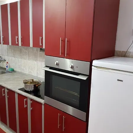 Ika 3 Apartment *